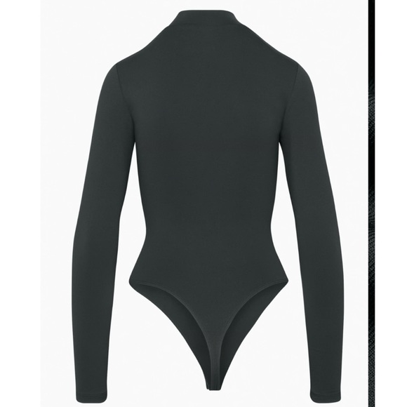 Aritzia Babaton Contour Mockneck Longsleeve Bodysuit - Picture 7 of 16